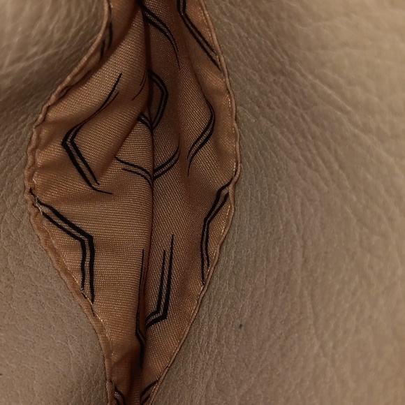 NWOT URBAN EXPRESSIONS SLING BAG - Picture 5 of 9